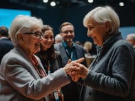Entdecke, wie innovative Technologien das Leben älterer Menschen verändern und welche Chancen und Herausforderungen auf uns zukommen.